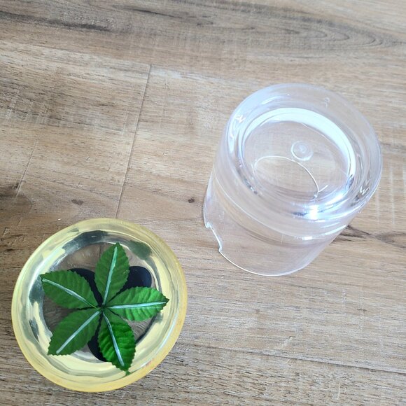 Vintage 1960-1970s Acrylic Lucite jam pot with blackberry design on the lid. - Picture 9 of 10